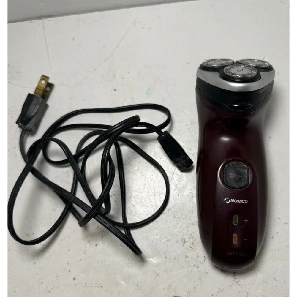 Norelco 5821 XL Men's Portable 3 Rotary Head Electric Razer Shaver